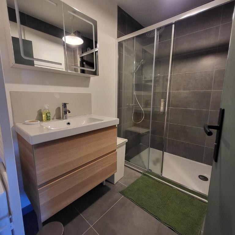 Appartement T3 avec balcon, Clim, Vue mer et port - Appartement 3 Chambres - 9