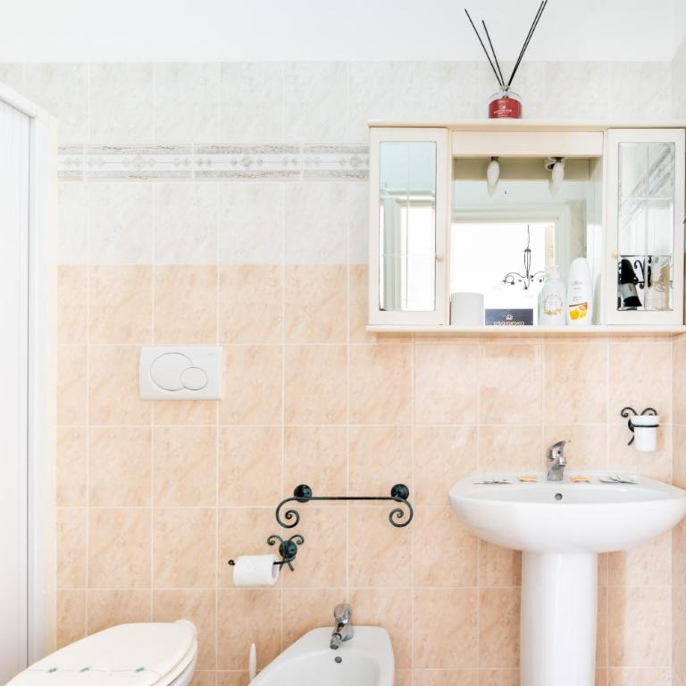 Controvento Sea Rooms - Habitación Cuádruple con ducha - 8