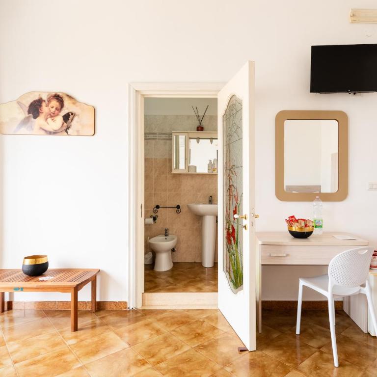 Controvento Sea Rooms - Habitación Cuádruple con ducha - 23