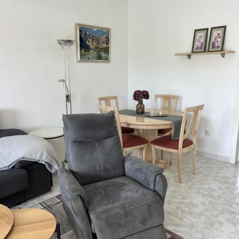 Ronda Conjunta - Three-Bedroom Apartment - 4