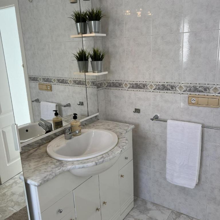 Ronda Conjunta - Three-Bedroom Apartment - 16