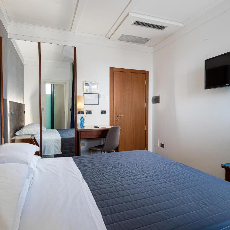Hotel Sirena & Cucina - Double Room with Balcony - 1