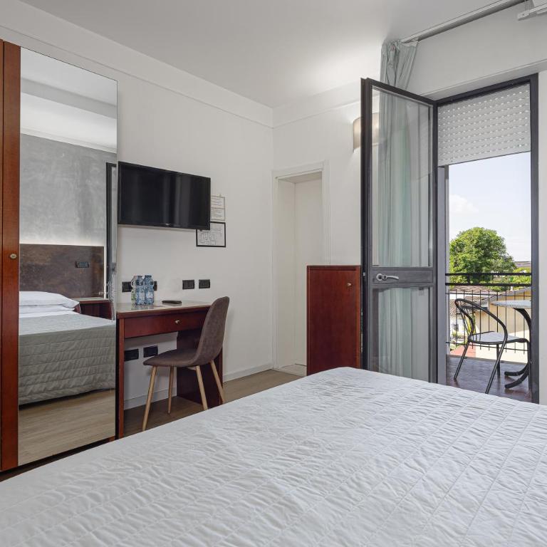 Hotel Sirena & Cucina - Double Room with Balcony - 5