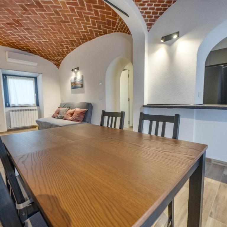 The Hilltop House - Apartment - 6
