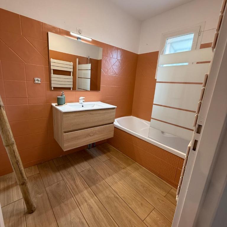 Maisons proche de l'océan avec piscine - Six-Bedroom House - 28