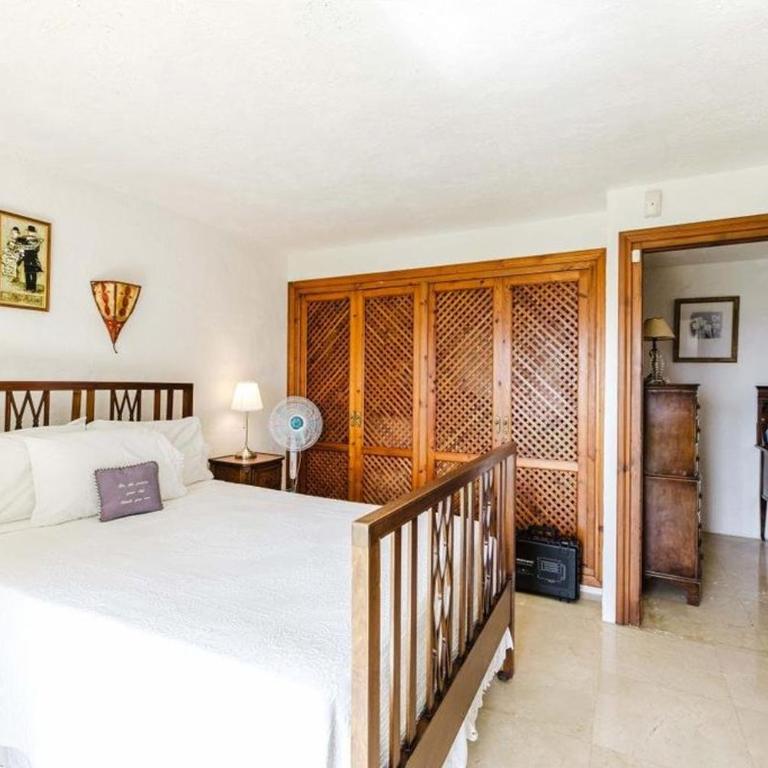 Casa Beach - Five-Bedroom House - 24