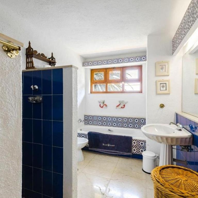 Casa Beach - Five-Bedroom House - 32