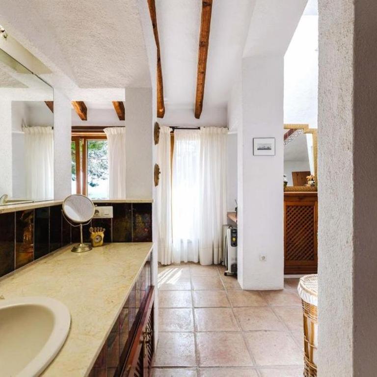 Casa Beach - Five-Bedroom House - 38