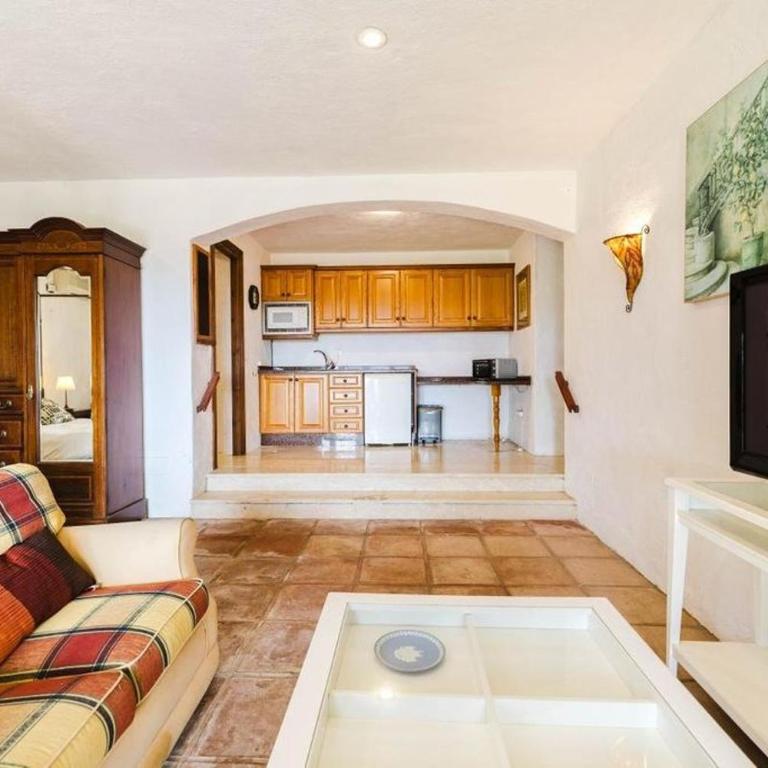 Casa Beach - Five-Bedroom House - 39