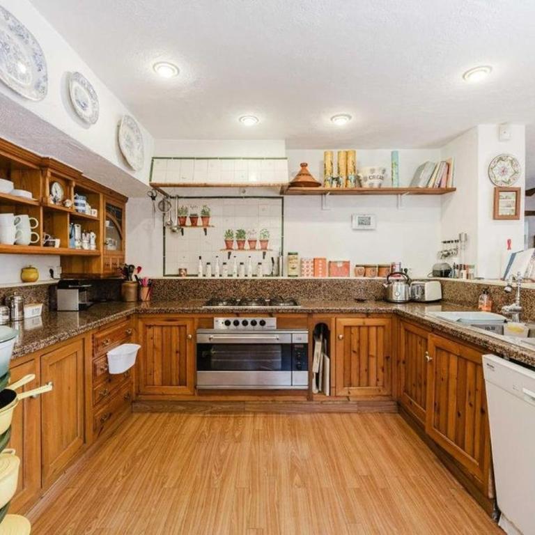 Casa Beach - Five-Bedroom House - 52