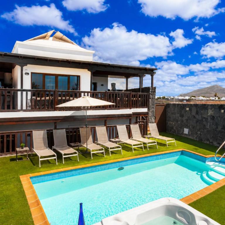 Villa Penguina Playa Blanca - 5 Bedroom - Hot Tub - Heated Pool - Villa - 1