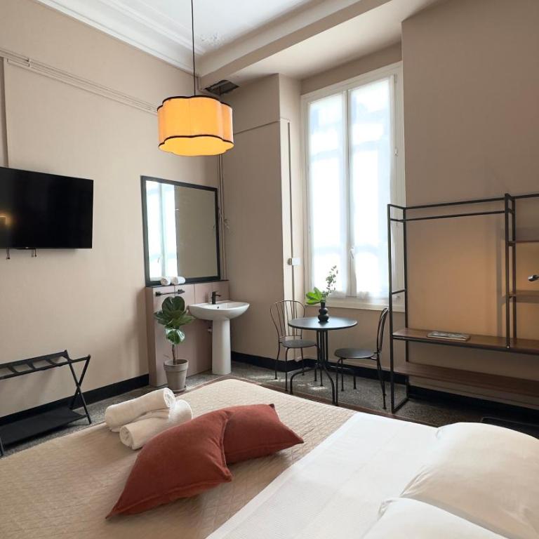 Hotel Fernanda - Chambre Double ou Lits Jumeaux avec Salle de Bains Privative Externe - 14