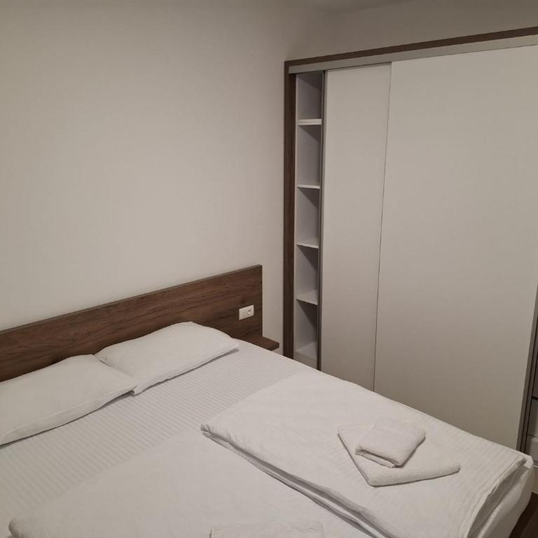 Apartmani Galia - Bar - Two-Bedroom Apartment with Balcony - 5