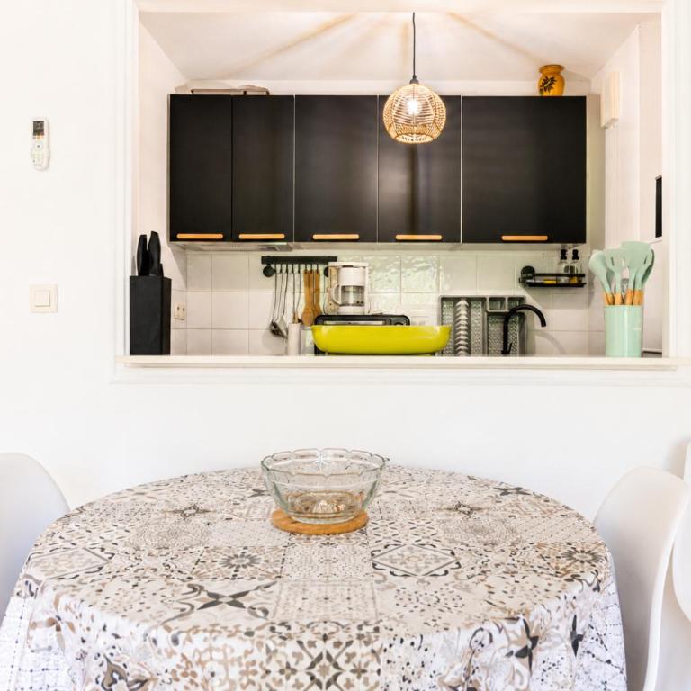 Cozy 2-room apartment with a pool, beach 8 min away! - One-Bedroom Apartment - 4