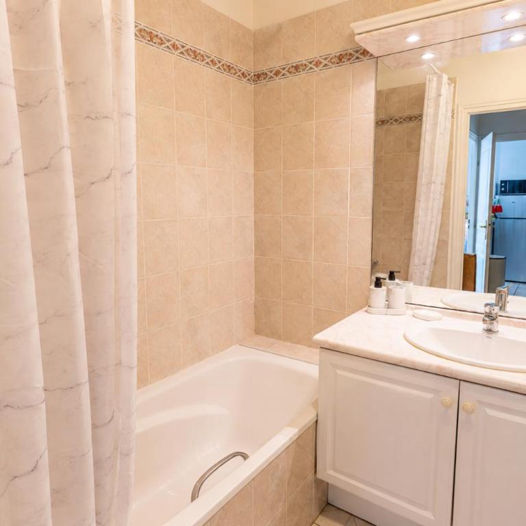 Cozy 2-room apartment with a pool, beach 8 min away! - One-Bedroom Apartment - 6