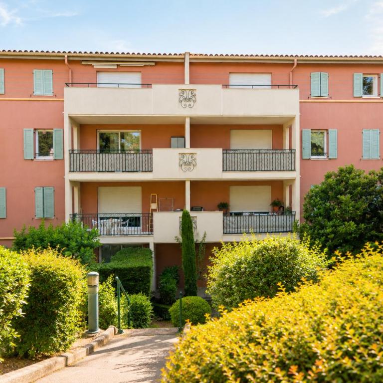 Cozy 2-room apartment with a pool, beach 8 min away! - One-Bedroom Apartment - 8