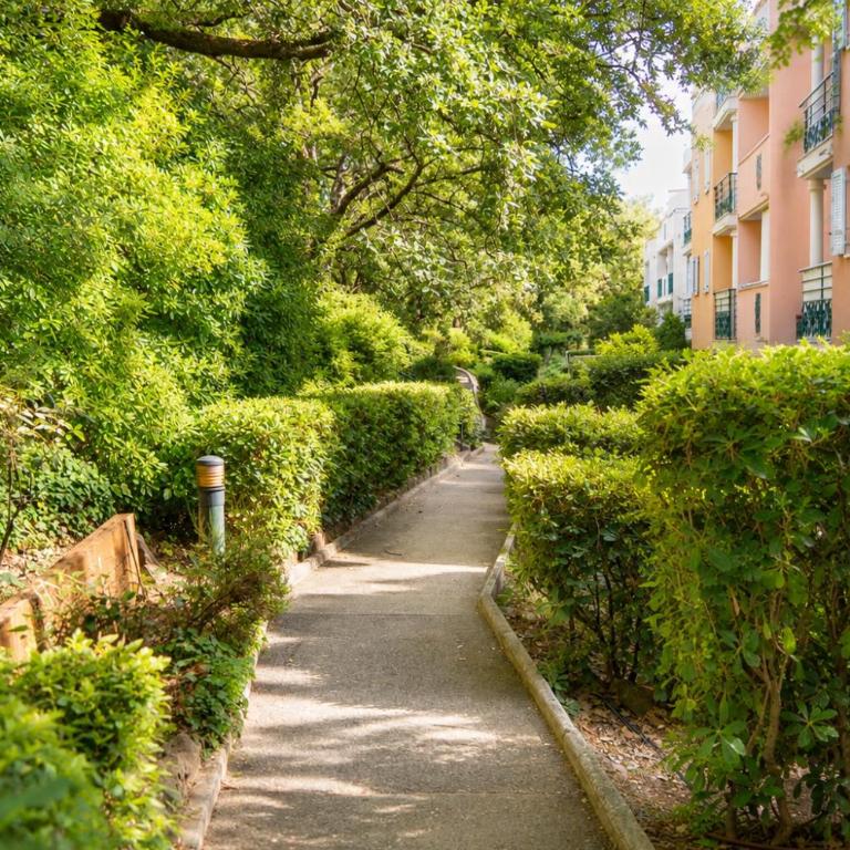 Cozy 2-room apartment with a pool, beach 8 min away! - One-Bedroom Apartment - 10