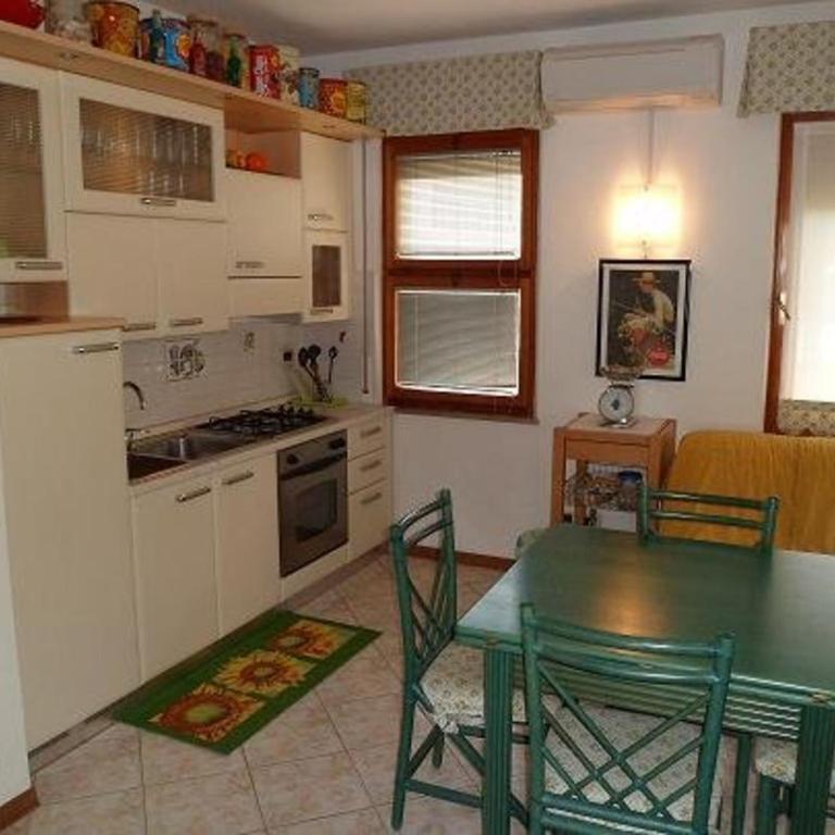 Practical stay in Lignano with parking - Apartment - 1