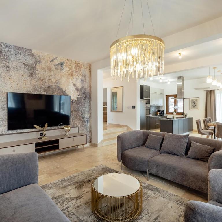 Lux Olive Garden Villa - Five-Bedroom House - 2