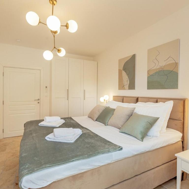 Lux Olive Garden Villa - Five-Bedroom House - 21