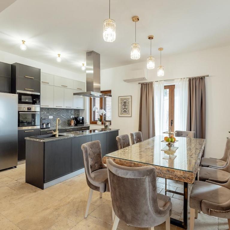 Lux Olive Garden Villa - Five-Bedroom House - 22