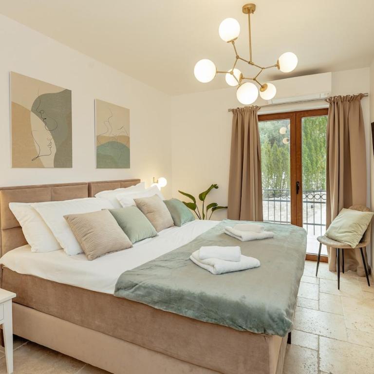 Lux Olive Garden Villa - Five-Bedroom House - 24