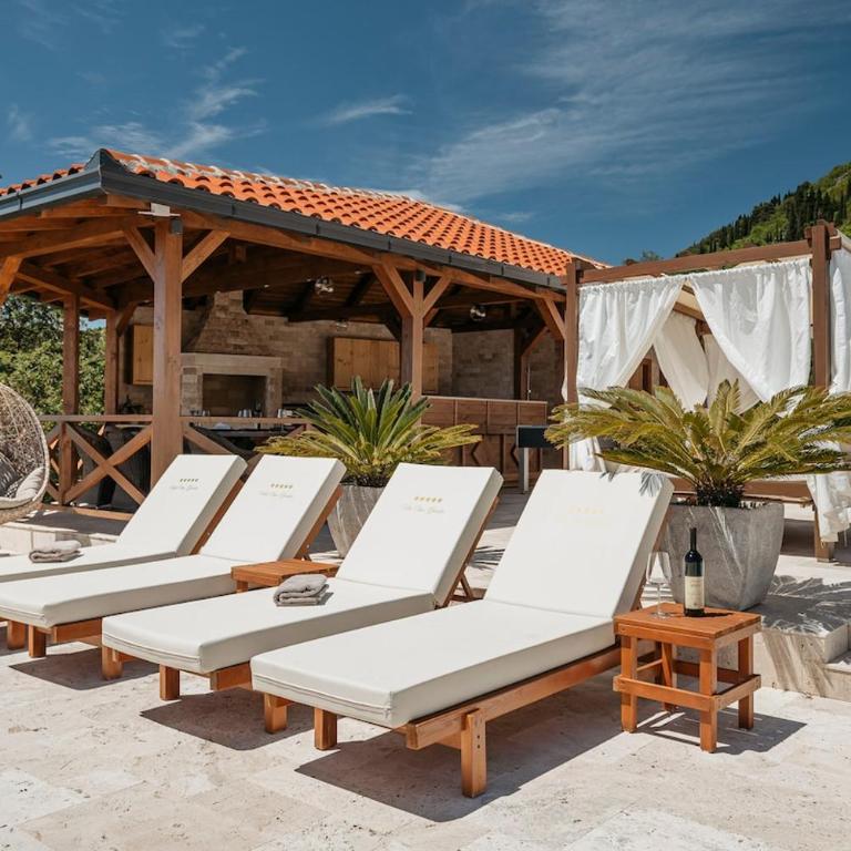 Lux Olive Garden Villa - Five-Bedroom House - 30
