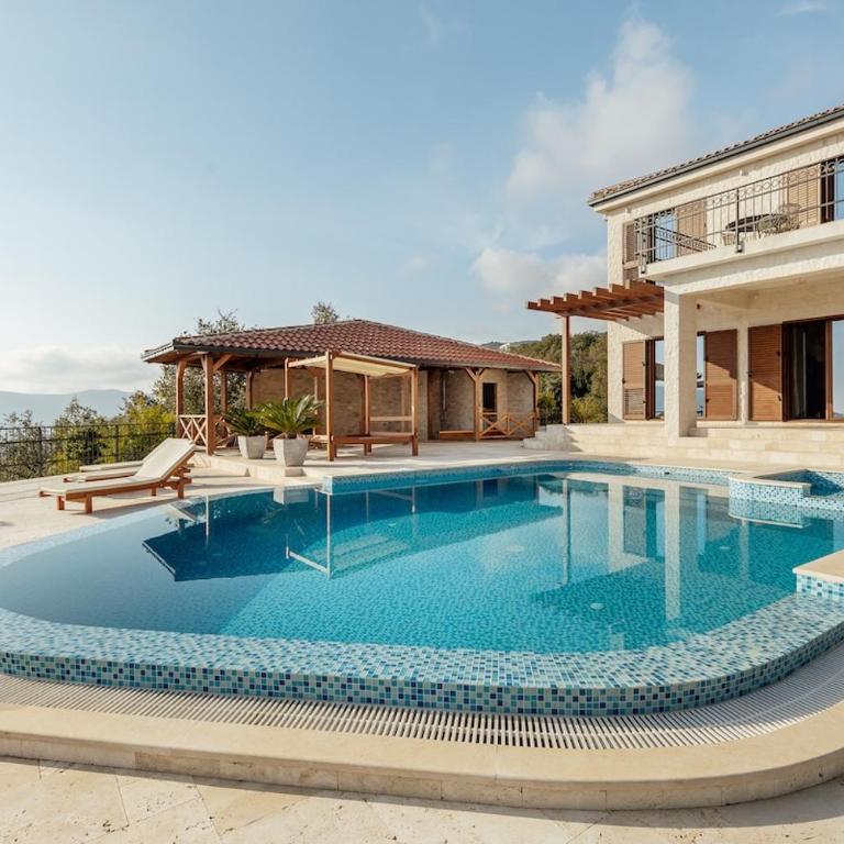 Lux Olive Garden Villa - Five-Bedroom House - 35