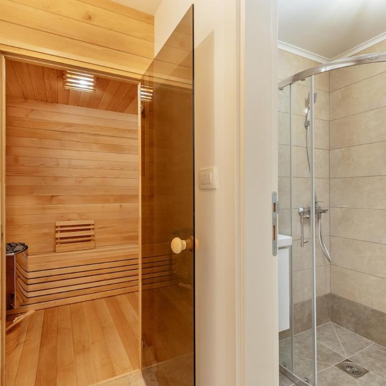 Lux Olive Garden Villa - Five-Bedroom House - 44