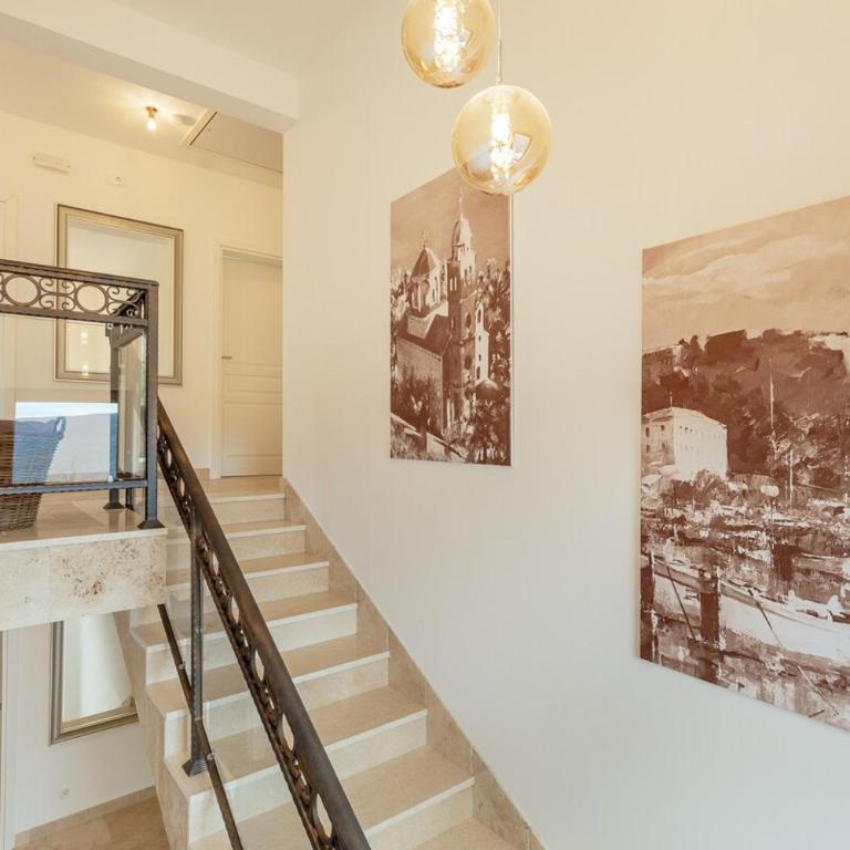 Lux Olive Garden Villa - Five-Bedroom House - 57