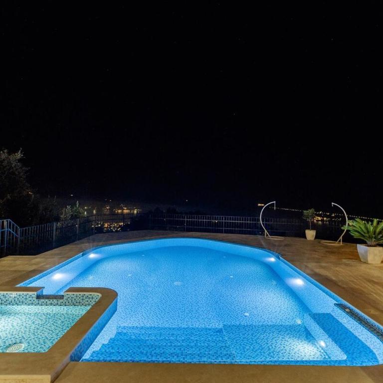 Lux Olive Garden Villa - Five-Bedroom House - 67