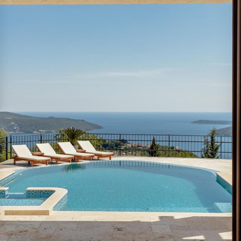 Lux Olive Garden Villa - Five-Bedroom House - 76