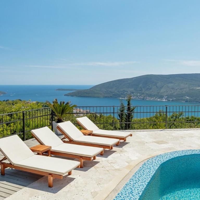 Lux Olive Garden Villa - Five-Bedroom House - 77