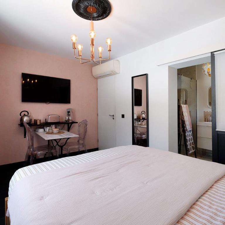Les Arbousiers - Chambre Standard Lit Queen-Size - 5