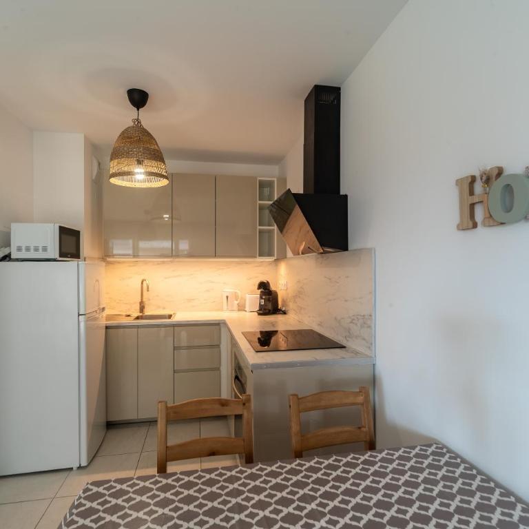 Le Lavandou Ensoleillé - Bel appt avec terrasse - Appartement - 2