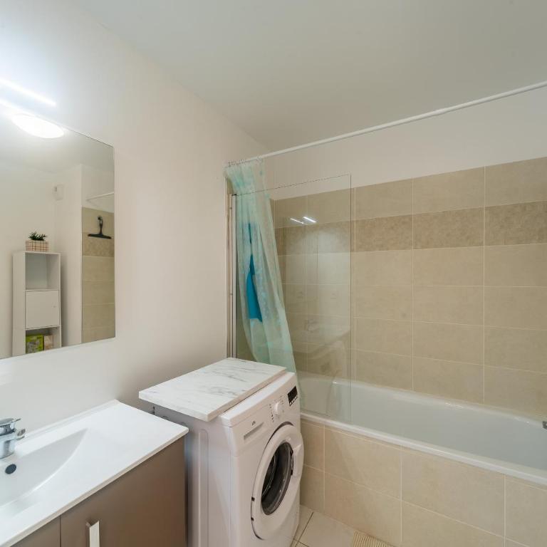 Le Lavandou Ensoleillé - Bel appt avec terrasse - Appartement - 5