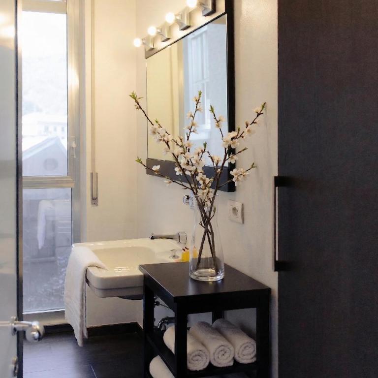 The Red Pop Suite - One-Bedroom Apartment - 7