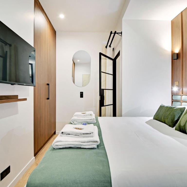 Chic and Spacious Apartment in the Heart of Paris - Appartement - 9