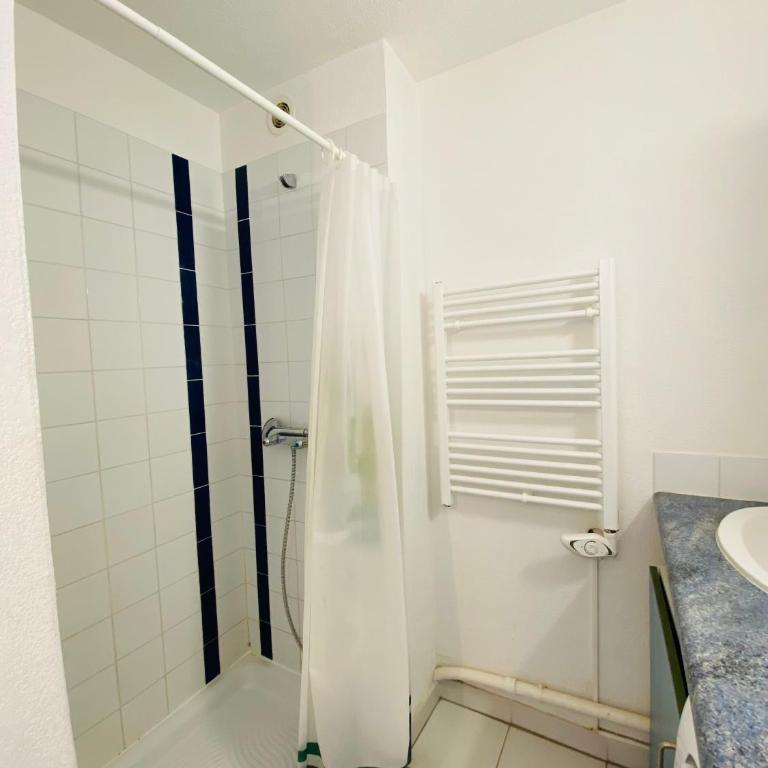 AGENCE JF IMMO-Apt 5 personnes parking - piscine collective - front de mer - Ménage inclus -V0730 - Appartement 2 Chambres - 16