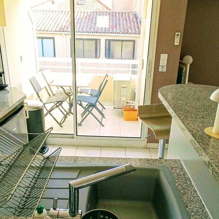 Charming 2-room apartment with balcony in the city - Apartamento - 2