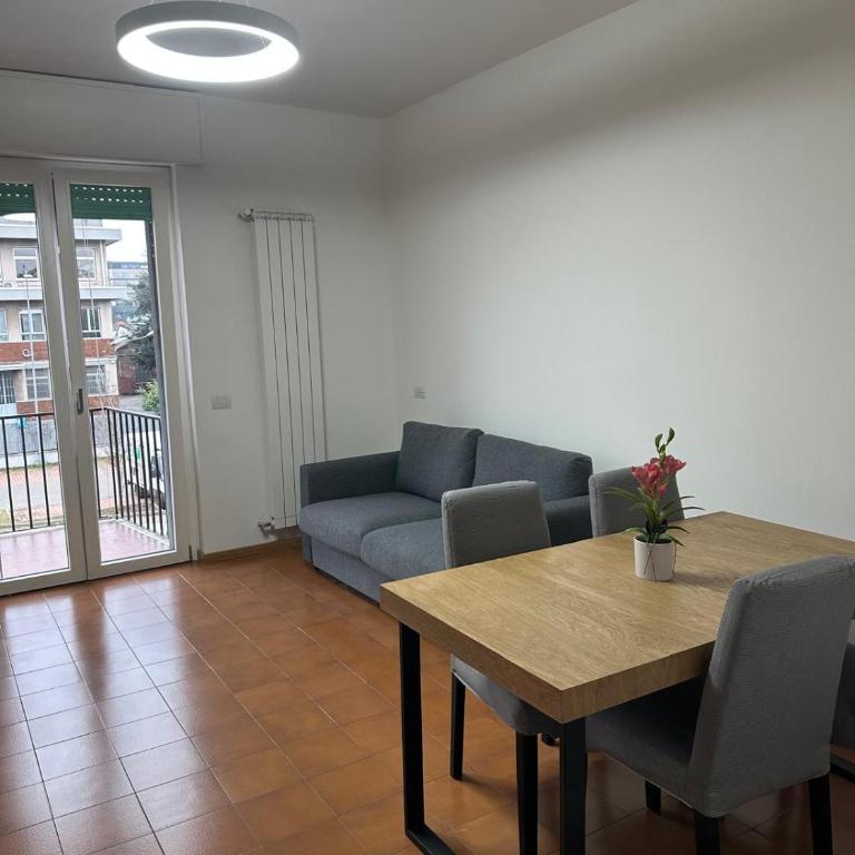 Zona Mecenate due passi da Arena Santa Giulia A - Appartamento con 2 Camere da Letto - 1