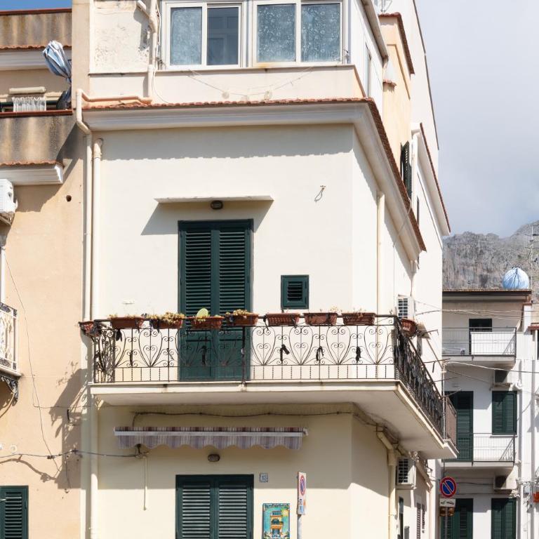 D&J - La Casa sulla Piazza - Appartement 3 Chambres avec Balcon - 10