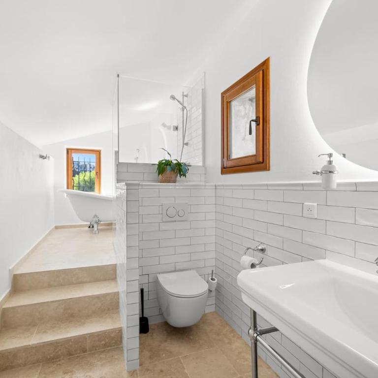 Stay in a charming villa with a heated pool - Villa - 21