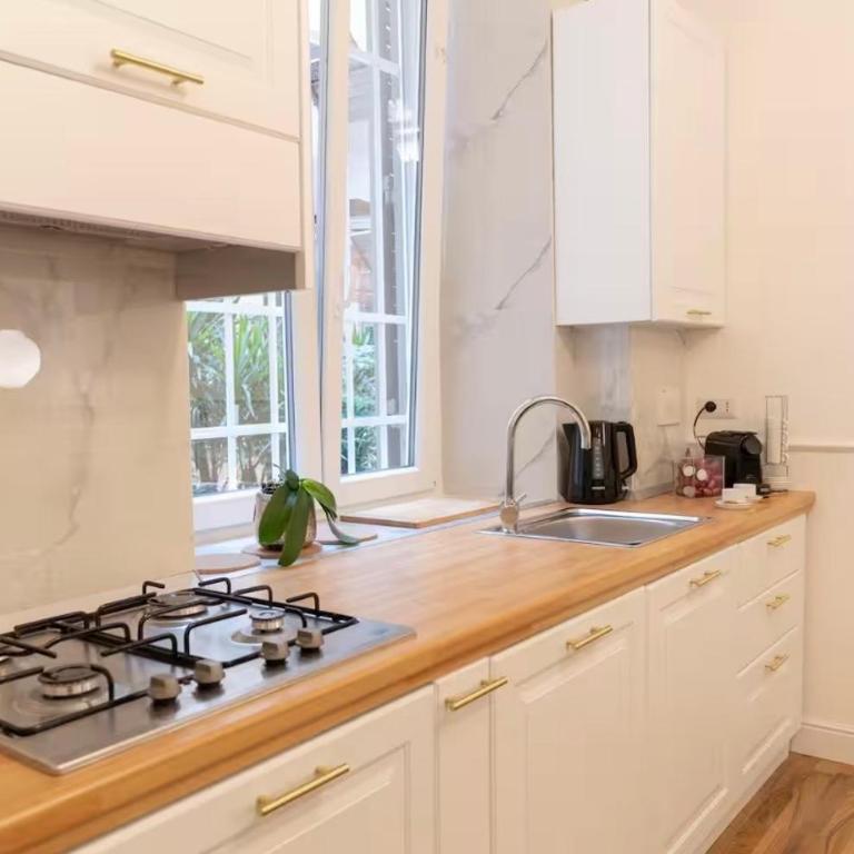 Penthouse with a view of Rome - 2 bedrooms and 2 bathrooms - Two-Bedroom Apartment with Balcony and Terrace - 7