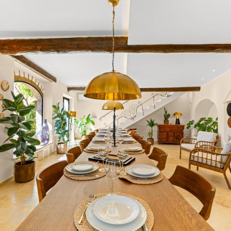 Stay in a charming villa with a heated pool - Villa - 7