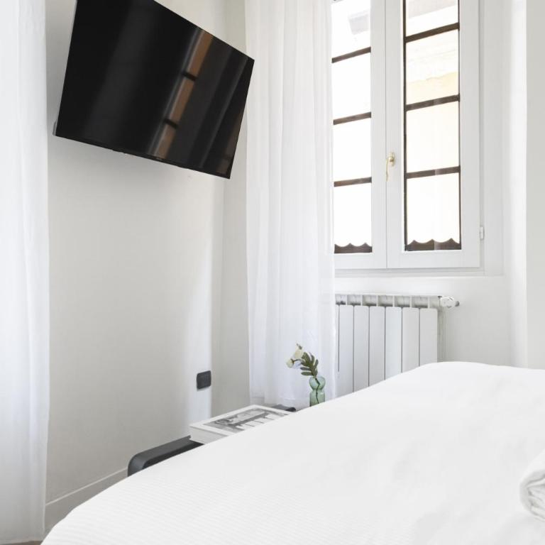 Easylife - Suite in Piazza del Duomo Como - Monolocale con Balcone - 12