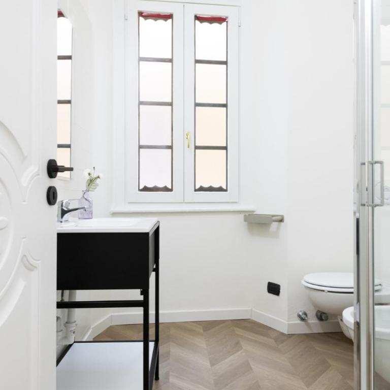 Easylife - Suite in Piazza del Duomo Como - Monolocale con Balcone - 13