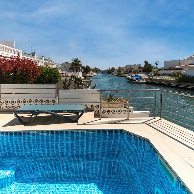 WELCS CASA 240 EMP con piscina y vista al canal - Villa - 2