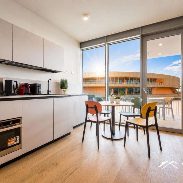 Waterfront Lux •1BR •A/C • Gym • Parking • By Tilo - Appartamento con 1 Camera da Letto e Terrazza - 10