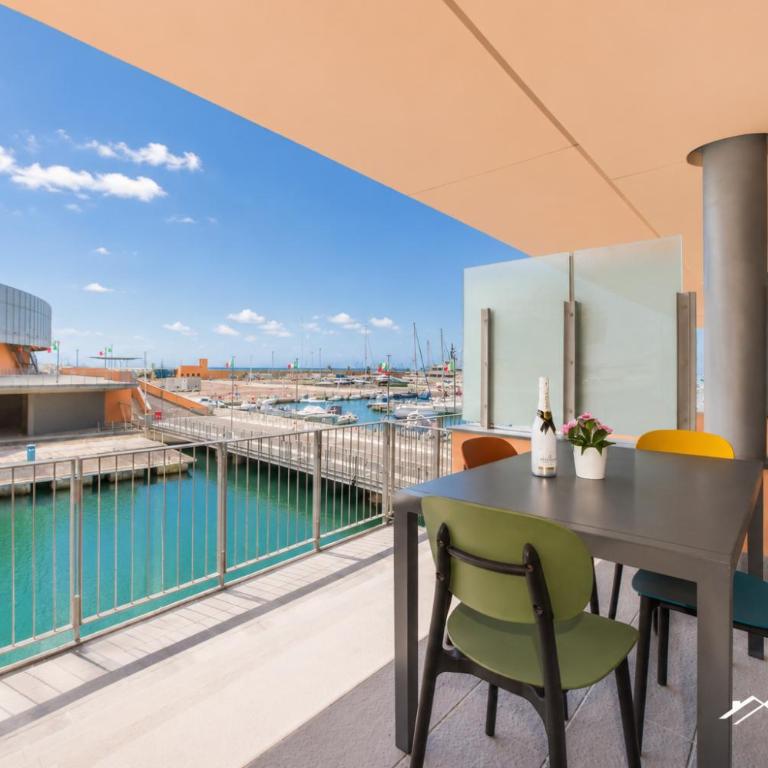 Waterfront Lux •1BR •A/C • Gym • Parking • By Tilo - Appartamento con 1 Camera da Letto e Terrazza - 24